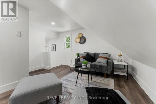 180 Hillcroft Street, Oshawa (O'Neill), ON - Indoor Photo Showing Living Room