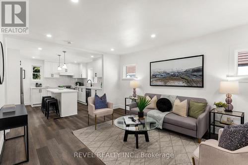 180 Hillcroft Street, Oshawa (O'Neill), ON - Indoor Photo Showing Living Room