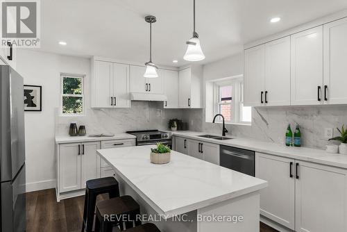 180 Hillcroft Street, Oshawa (O'Neill), ON - Indoor Photo Showing Kitchen With Double Sink With Upgraded Kitchen