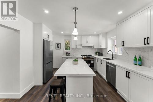 180 Hillcroft Street, Oshawa (O'Neill), ON - Indoor Photo Showing Kitchen With Double Sink With Upgraded Kitchen
