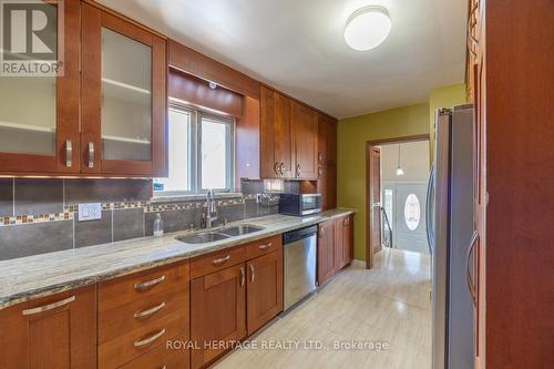 85 Painted Post Drive, Toronto (Woburn), ON - Indoor Photo Showing Kitchen With Double Sink