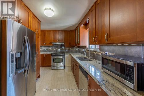 85 Painted Post Drive, Toronto (Woburn), ON - Indoor Photo Showing Kitchen With Double Sink