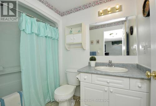 80 Hawkins Drive, Cambridge, ON - Indoor Photo Showing Bathroom