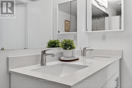 1007 - 5090 Pinedale Avenue, Burlington, ON - Indoor Photo Showing Bathroom