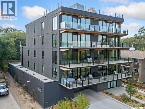 301 212 E Saskatchewan Crescent E, Saskatoon, SK - Outdoor With Balcony