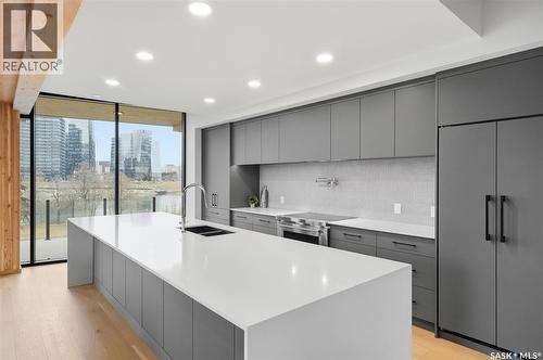 301 212 E Saskatchewan Crescent E, Saskatoon, SK - Indoor Photo Showing Kitchen With Double Sink With Upgraded Kitchen