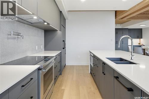 301 212 E Saskatchewan Crescent E, Saskatoon, SK - Indoor Photo Showing Kitchen With Double Sink With Upgraded Kitchen