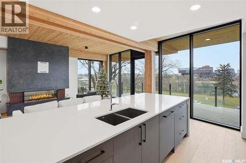 301 212 E Saskatchewan Crescent E, Saskatoon, SK - Indoor Photo Showing Kitchen With Double Sink