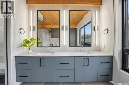 301 212 E Saskatchewan Crescent E, Saskatoon, SK - Indoor Photo Showing Bathroom