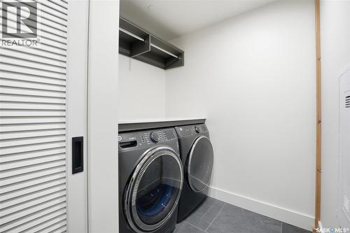 301 212 E Saskatchewan Crescent E, Saskatoon, SK - Indoor Photo Showing Laundry Room