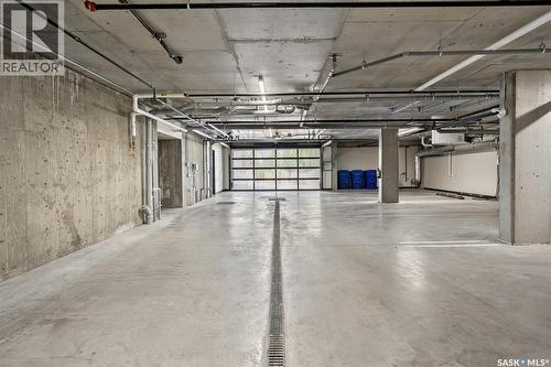 301 212 E Saskatchewan Crescent E, Saskatoon, SK - Indoor Photo Showing Garage