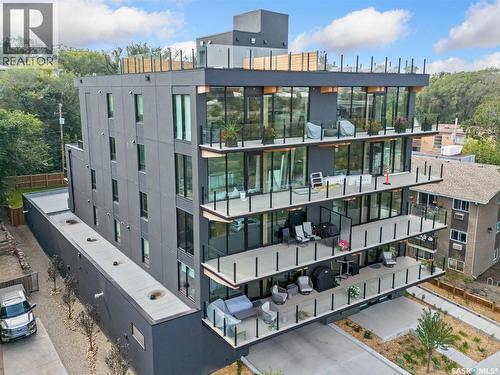 301 212 E Saskatchewan Crescent E, Saskatoon, SK - Outdoor With Balcony