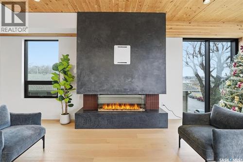 301 212 E Saskatchewan Crescent E, Saskatoon, SK - Indoor Photo Showing Other Room With Fireplace