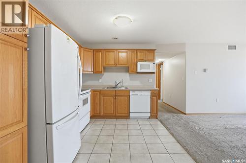 405 205 Mcintyre Street N, Regina, SK - Indoor Photo Showing Kitchen With Double Sink