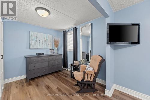 Flexibility for a nursery, office or dressing room - 102 - 74 The Queensway S, Georgina, ON - Indoor