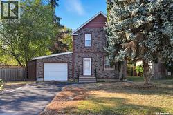 305 M AVENUE N  Saskatoon, SK S7L 2S4