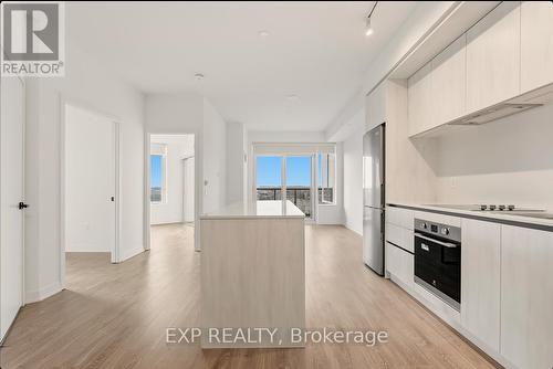 906 - 2495 Eglinton Avenue W, Mississauga, ON - Indoor