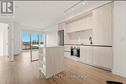 906 - 2495 Eglinton Avenue W, Mississauga, ON - Indoor Photo Showing Kitchen