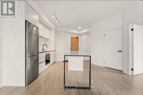 906 - 2495 Eglinton Avenue W, Mississauga, ON - Indoor Photo Showing Kitchen