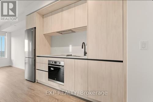 906 - 2495 Eglinton Avenue W, Mississauga, ON - Indoor Photo Showing Kitchen