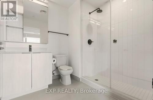 906 - 2495 Eglinton Avenue W, Mississauga, ON - Indoor Photo Showing Bathroom