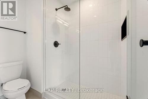906 - 2495 Eglinton Avenue W, Mississauga, ON - Indoor Photo Showing Bathroom