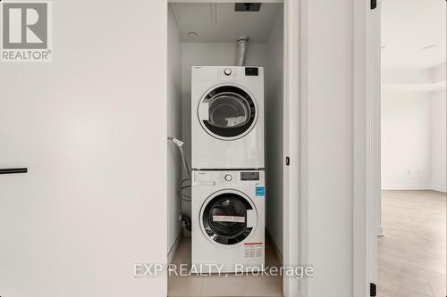 906 - 2495 Eglinton Avenue W, Mississauga, ON - Indoor Photo Showing Laundry Room