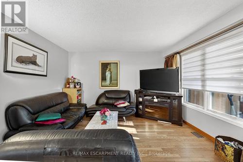 36 Cluny Avenue, Hamilton, ON - Indoor Photo Showing Living Room