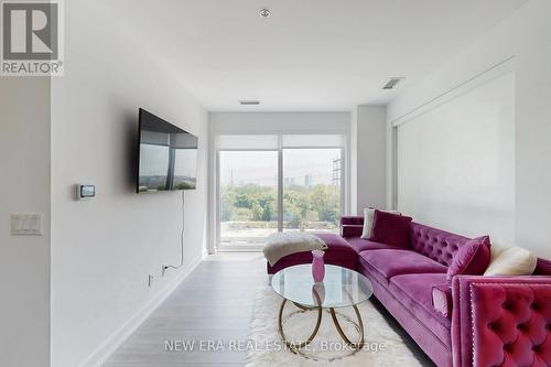 413 - 30 Samuel Wood Way, Toronto, ON - Indoor Photo Showing Living Room