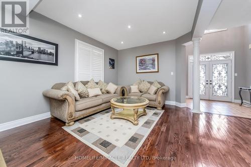 32 Xavier Court, Brampton, ON - Indoor Photo Showing Living Room