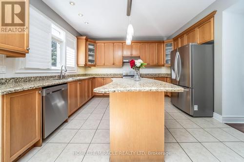 32 Xavier Court, Brampton, ON - Indoor Photo Showing Kitchen With Stainless Steel Kitchen