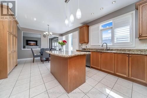 32 Xavier Court, Brampton, ON - Indoor Photo Showing Kitchen With Double Sink