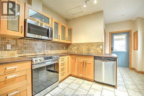 715 Walker Road, Windsor, ON - Indoor Photo Showing Kitchen