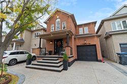11 REDFINCH WAY  Brampton, ON L7A 2B2