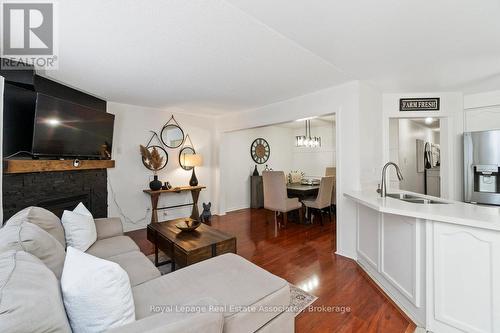 11 Redfinch Way, Brampton, ON - Indoor Photo Showing Living Room