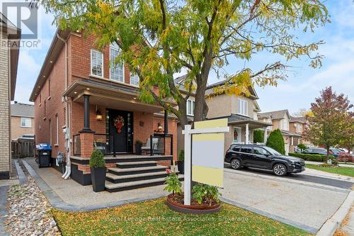 11 Redfinch Way, Brampton, ON - Outdoor With Facade