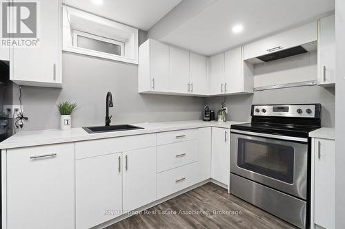 11 Redfinch Way, Brampton, ON - Indoor Photo Showing Kitchen