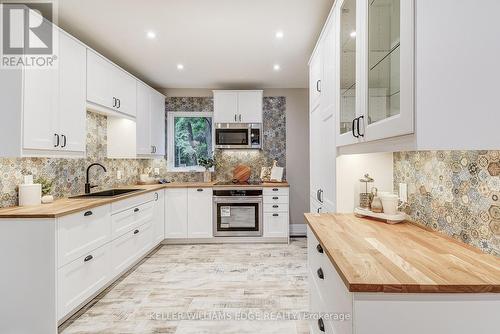 32 Cumberland Avenue, Hamilton, ON - Indoor Photo Showing Kitchen With Upgraded Kitchen