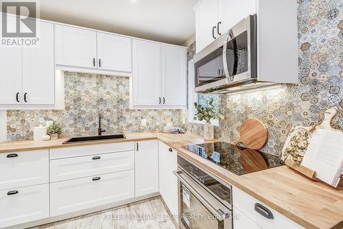 32 Cumberland Avenue, Hamilton, ON - Indoor Photo Showing Kitchen