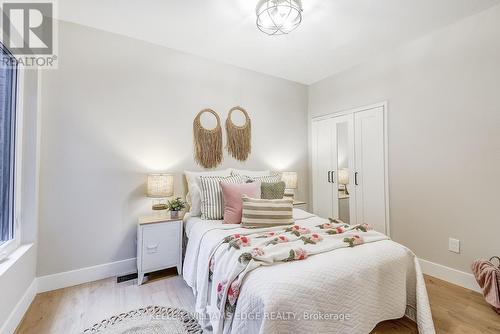 32 Cumberland Avenue, Hamilton, ON - Indoor Photo Showing Bedroom