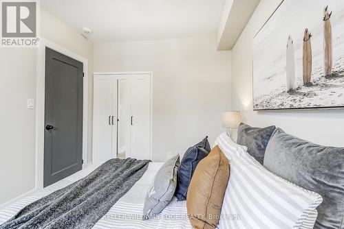 32 Cumberland Avenue, Hamilton, ON - Indoor Photo Showing Bedroom