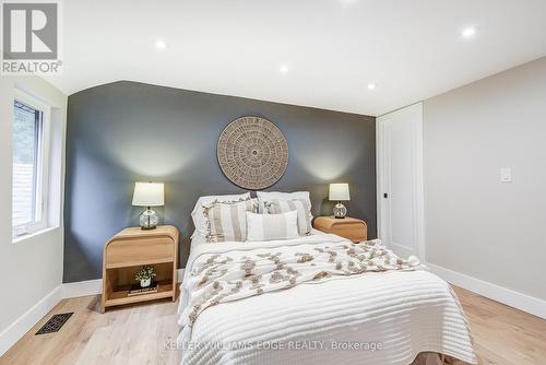 32 Cumberland Avenue, Hamilton, ON - Indoor Photo Showing Bedroom
