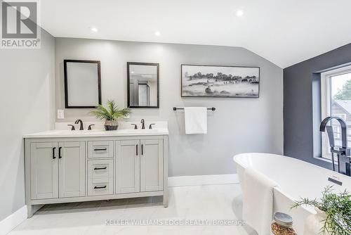 32 Cumberland Avenue, Hamilton, ON - Indoor Photo Showing Bathroom
