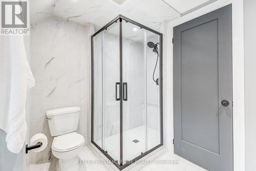 32 Cumberland Avenue, Hamilton, ON - Indoor Photo Showing Bathroom