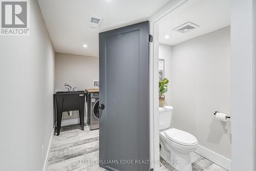 32 Cumberland Avenue, Hamilton, ON - Indoor Photo Showing Bathroom