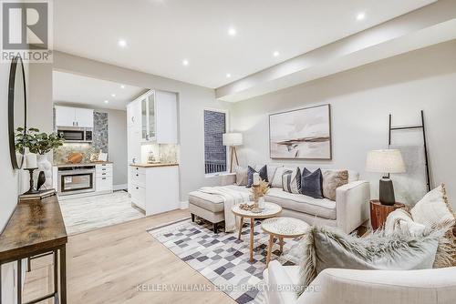 32 Cumberland Avenue, Hamilton, ON - Indoor Photo Showing Living Room