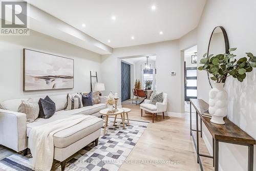 32 Cumberland Avenue, Hamilton, ON - Indoor Photo Showing Living Room