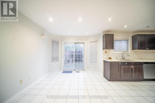 3850 Cedar Hedge Rise, Mississauga, ON - Indoor Photo Showing Kitchen