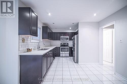 3850 Cedar Hedge Rise, Mississauga, ON - Indoor Photo Showing Kitchen