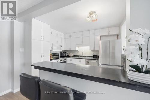 420 Valade Crescent, Ottawa, ON - Indoor Photo Showing Kitchen